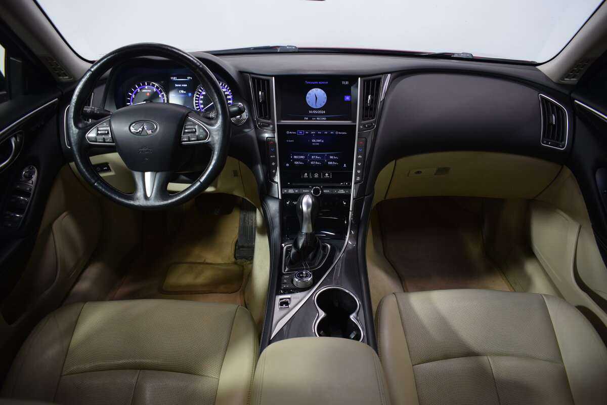 Купить Infiniti Q50, 2015, 263 000 км, фото №9