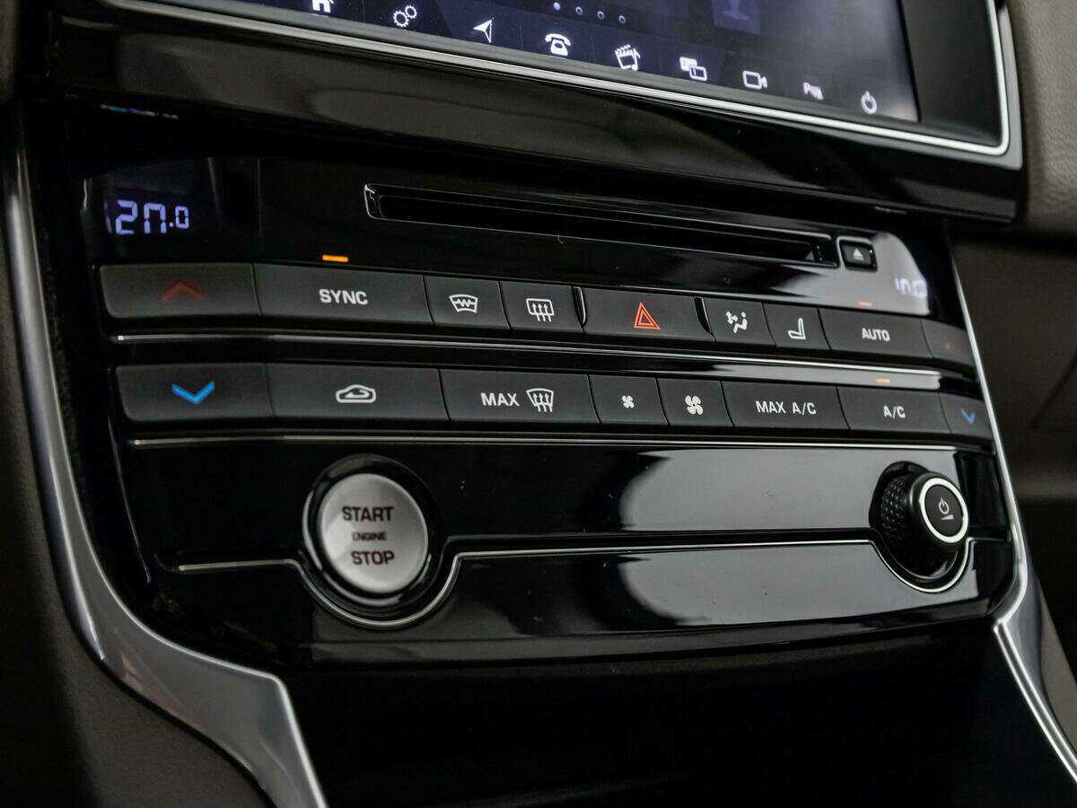 Купить Jaguar XE, 2017, 76 265 км, фото №15