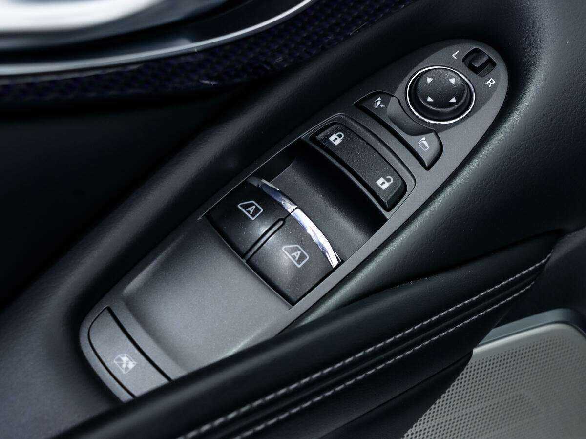 Купить Infiniti Q60, 2017, 151 907 км, фото №25