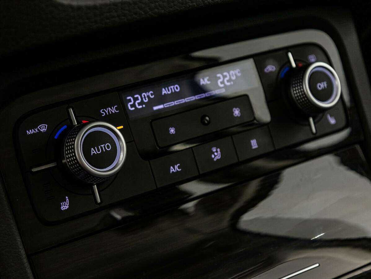 Купить Volkswagen Touareg, 2017, 120 471 км, фото №24