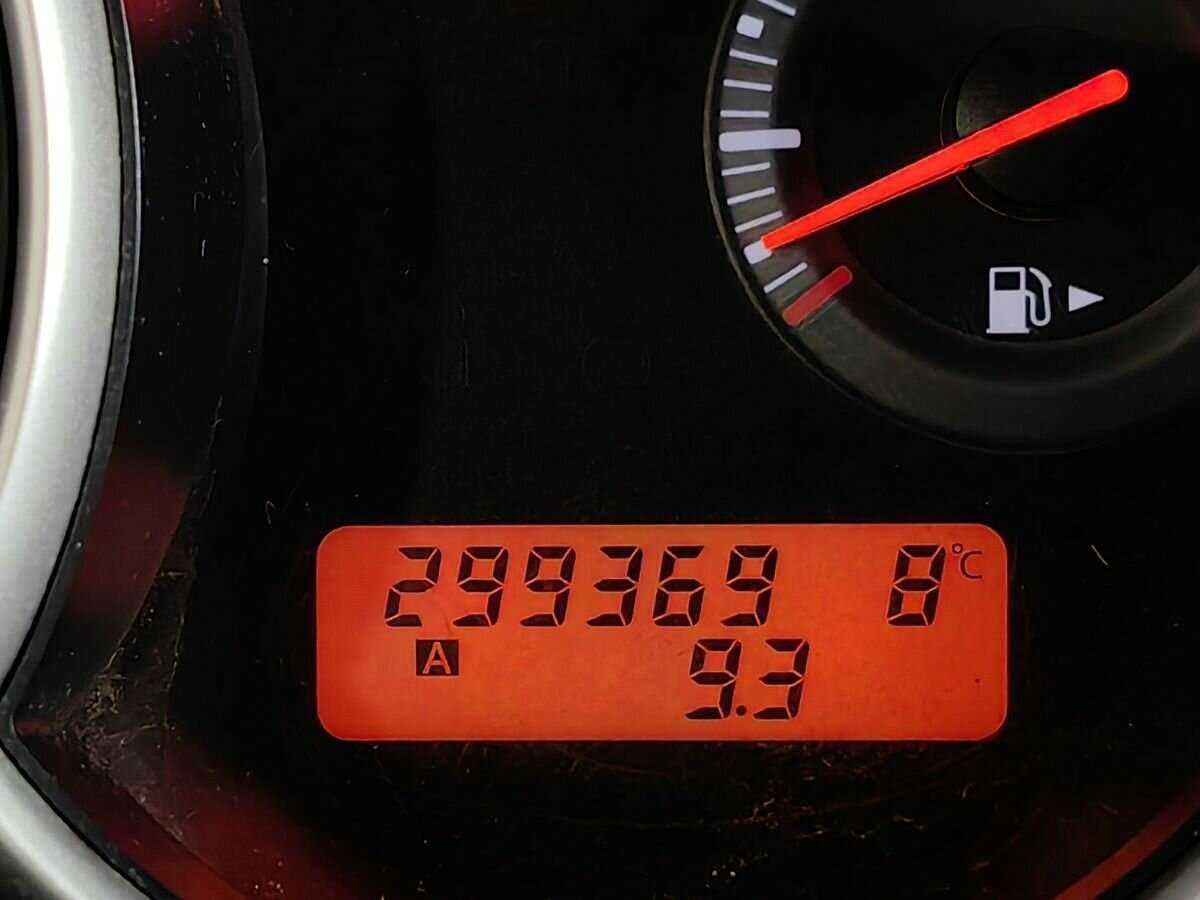 Купить Nissan Tiida, 2010, 299 325 км, фото №16