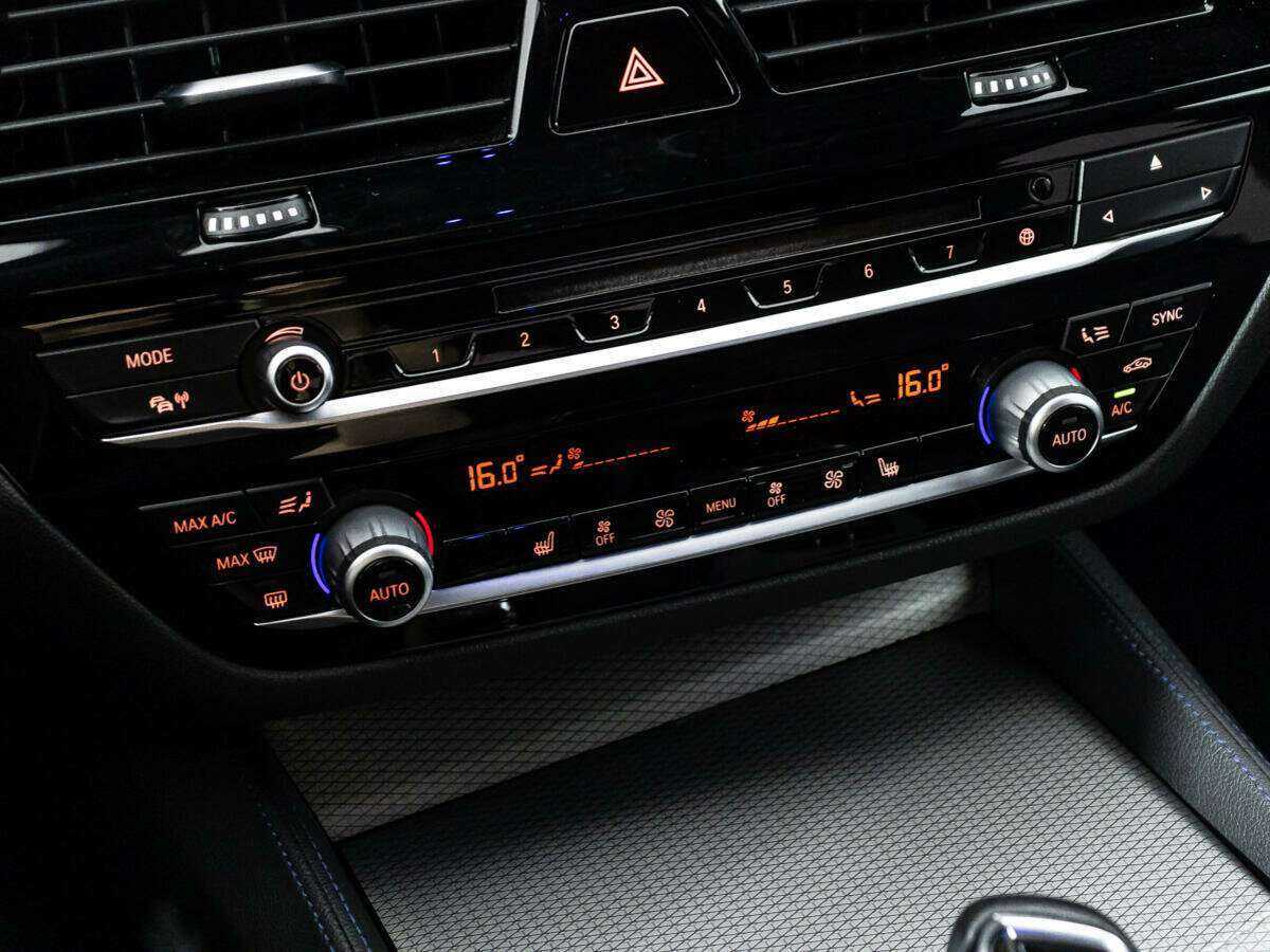 Купить BMW 5 серии 520d xDrive, 2018, 119 564 км, фото №13