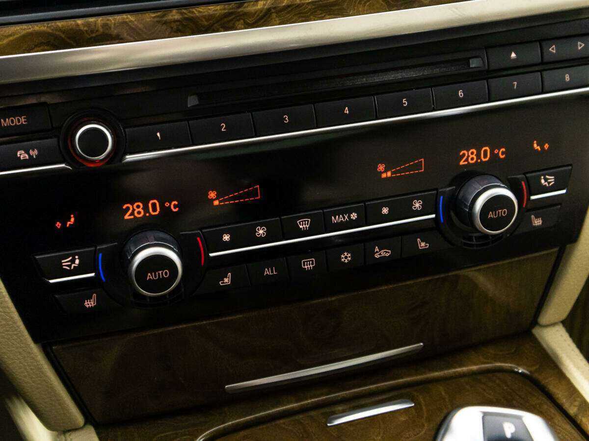 Купить BMW 7 серии 740d xDrive, 2011, 196 115 км, фото №21