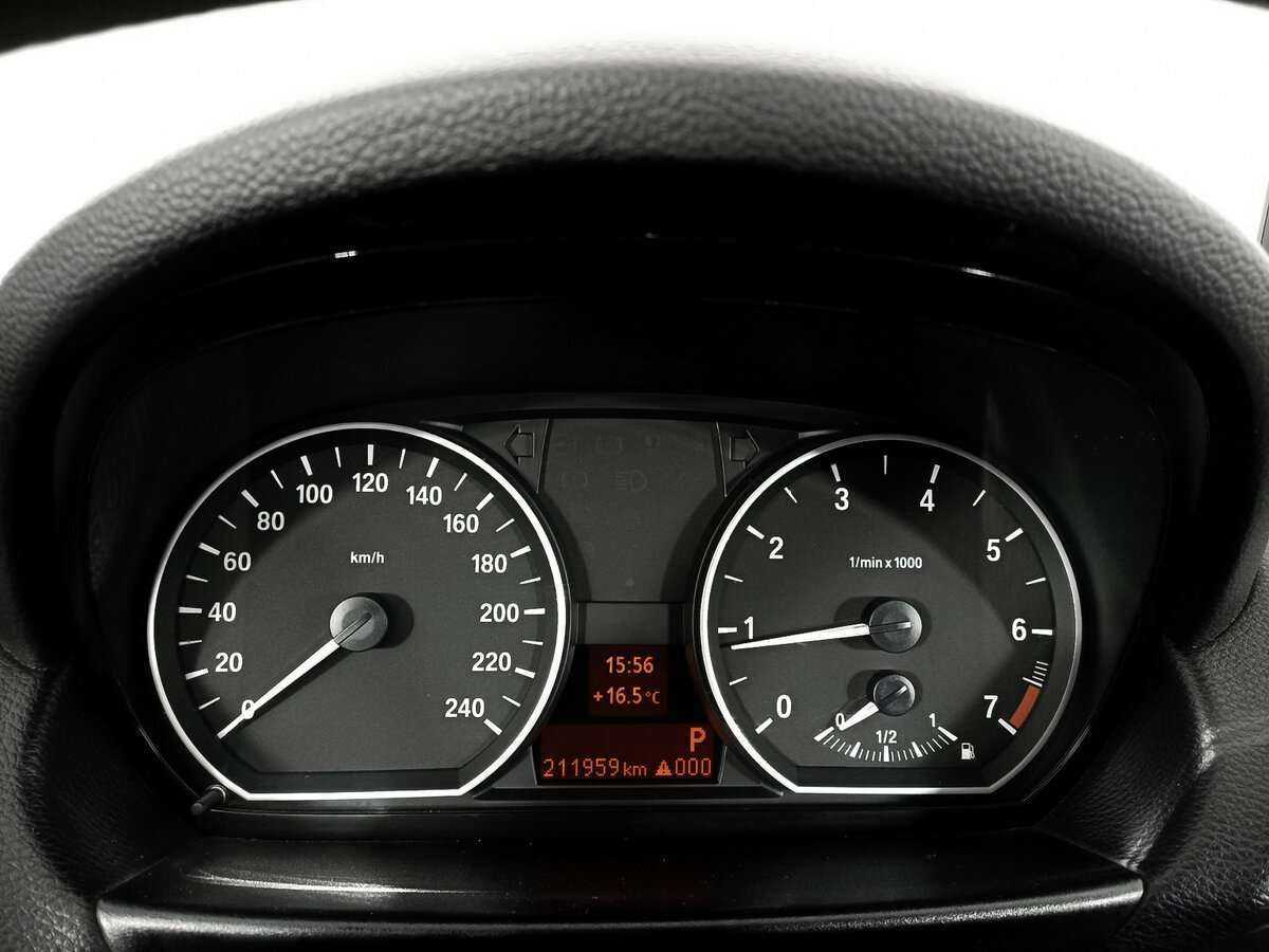 Купить BMW 1 серии 116i, 2010, 211 942 км, фото №9