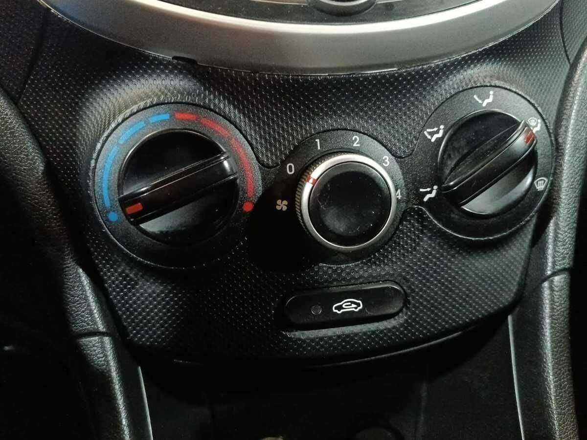 Купить Hyundai Solaris, 2016, 165 733 км, фото №13