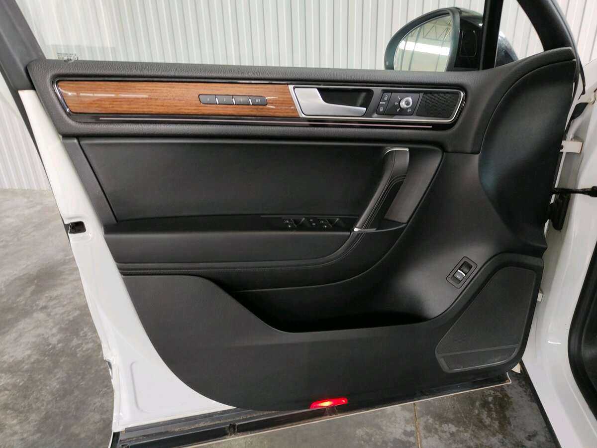 Купить Volkswagen Touareg, 2018, 127 339 км, фото №12