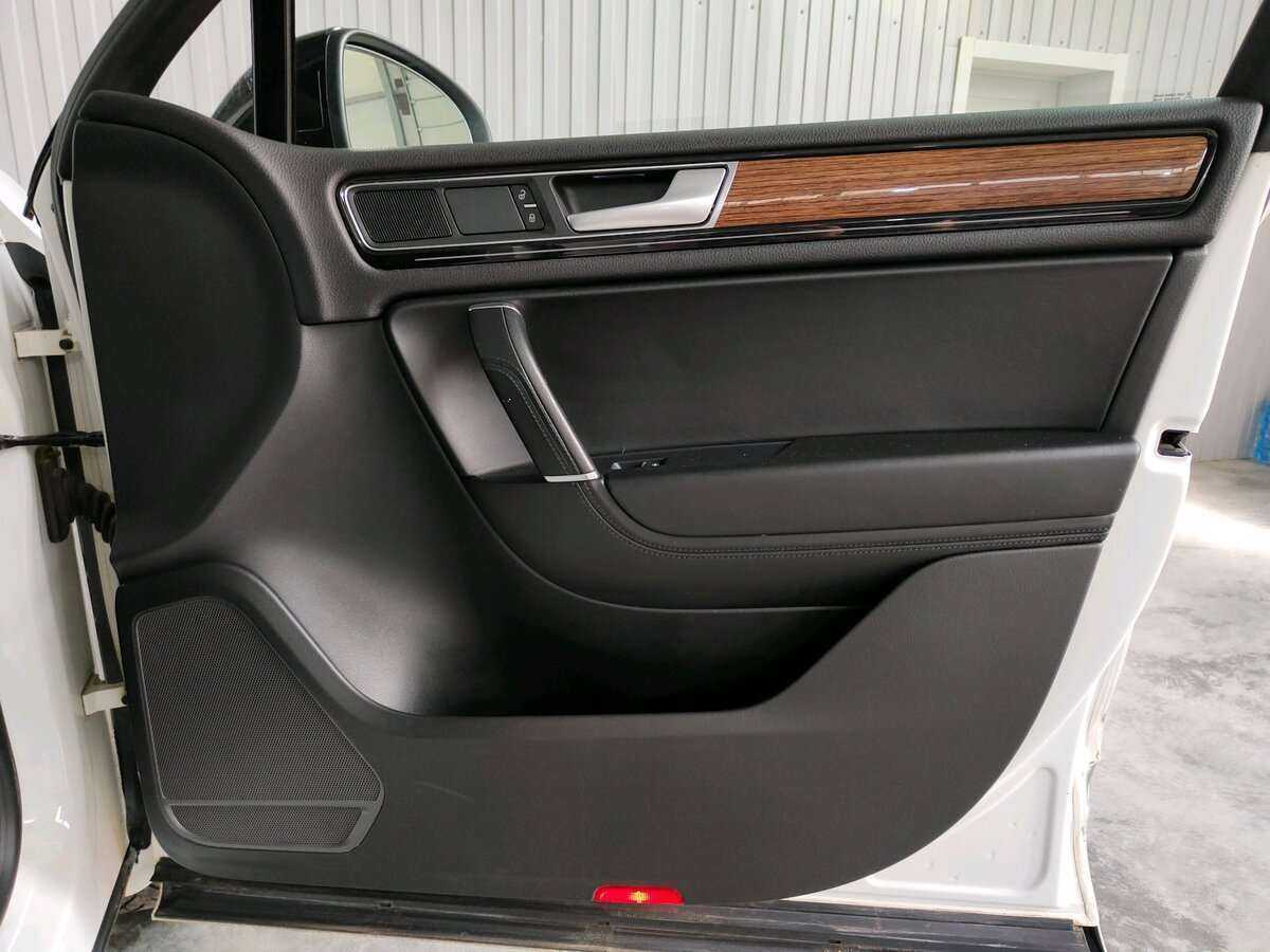 Купить Volkswagen Touareg, 2018, 127 339 км, фото №16