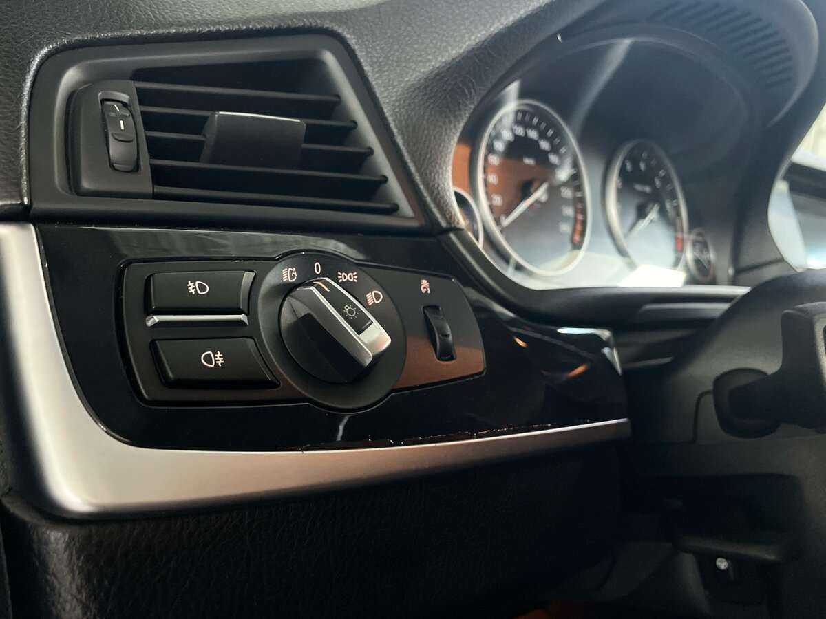 Купить BMW 5 серии 520i, 2012, 205 209 км, фото №14