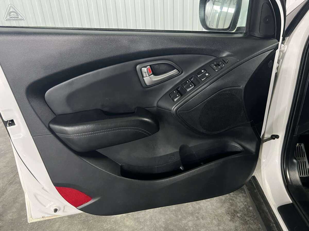 Купить Hyundai ix35, 2011, 240 045 км, фото №9