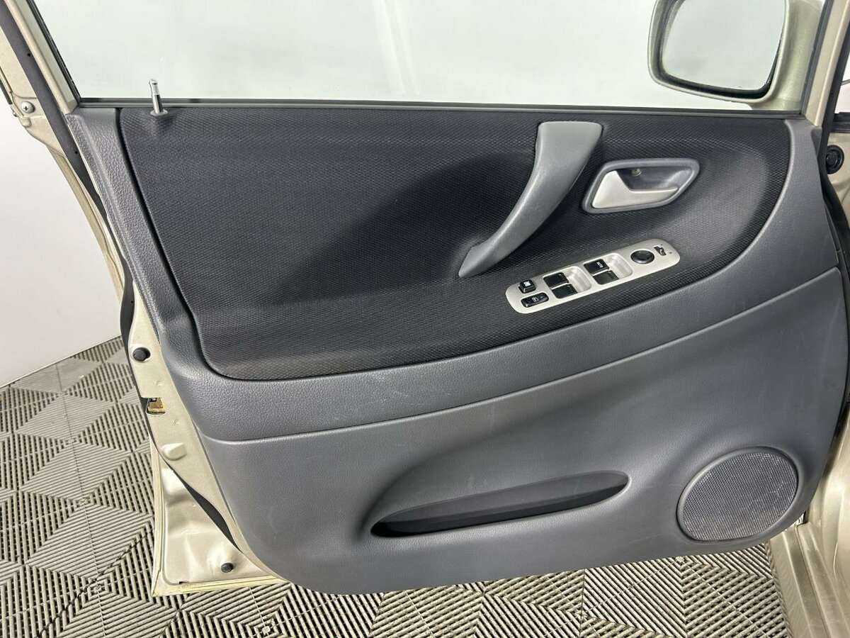 Купить Suzuki Liana, 2004, 191 000 км, фото №8