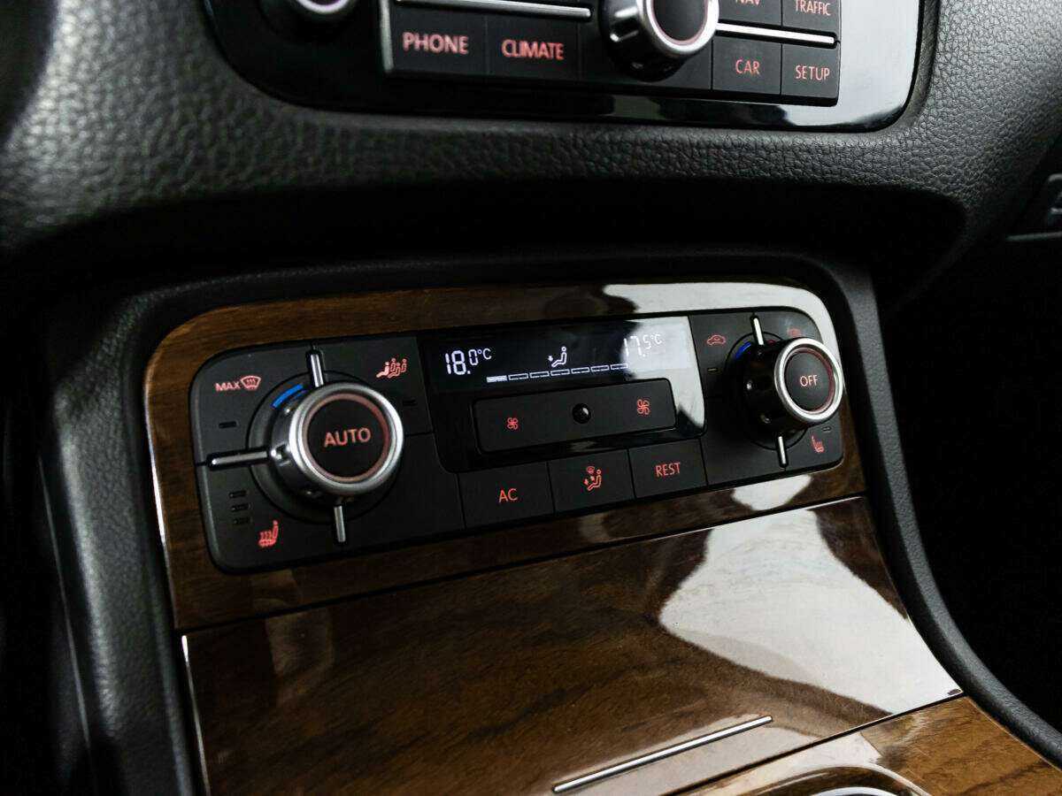 Купить Volkswagen Touareg, 2011, 331 380 км, фото №17