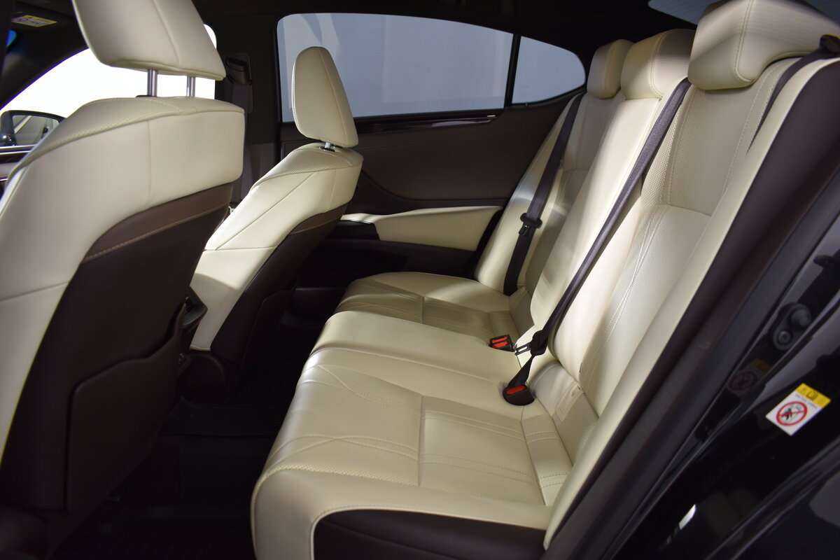 Купить Lexus ES 250, 2018, 65 000 км, фото №10