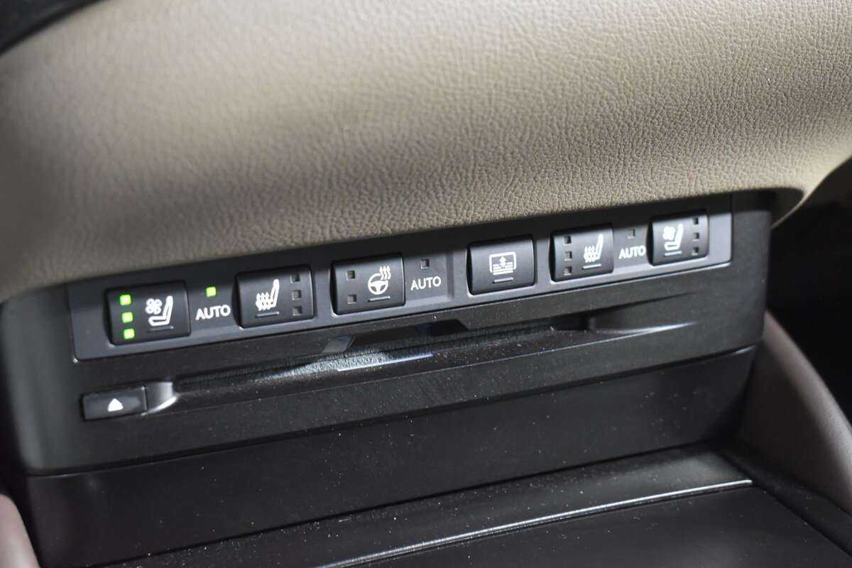 Купить Lexus ES 250, 2018, 65 000 км, фото №16