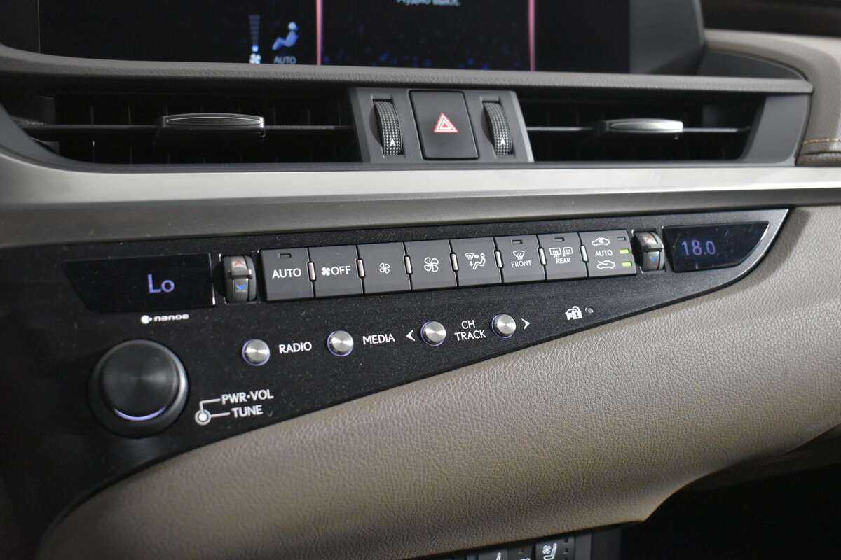 Купить Lexus ES 250, 2018, 65 000 км, фото №17