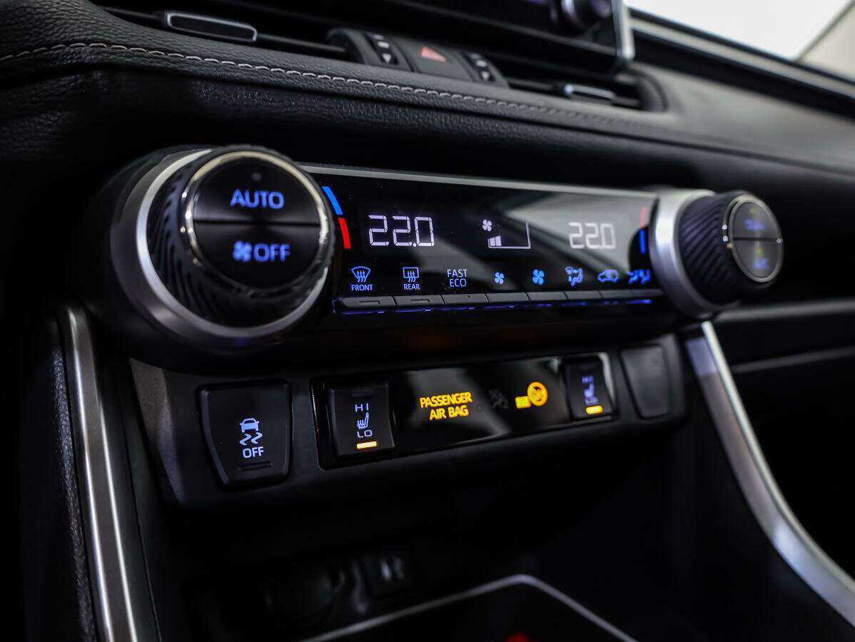 Купить Toyota RAV4, 2020, 69 982 км, фото №13