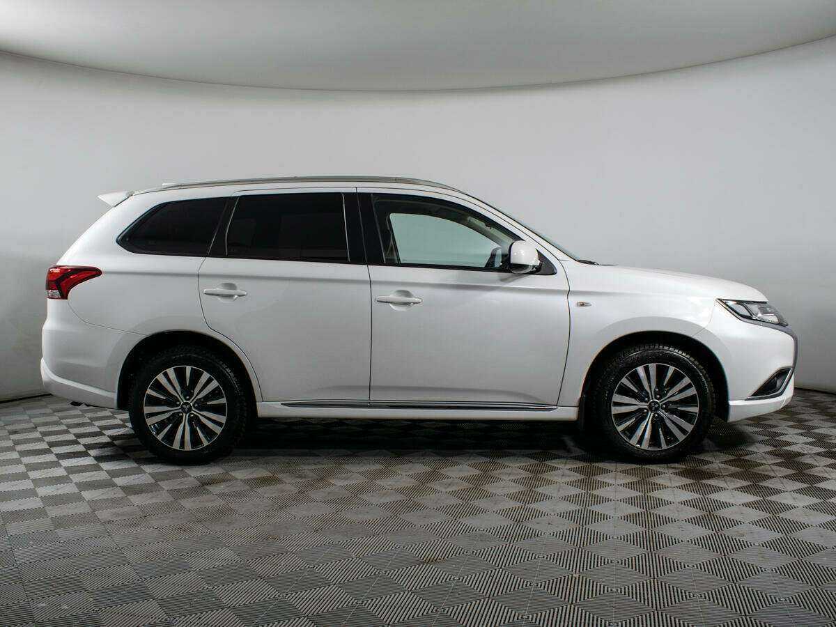 Купить Mitsubishi Outlander, 2022, 14 500 км, фото №4