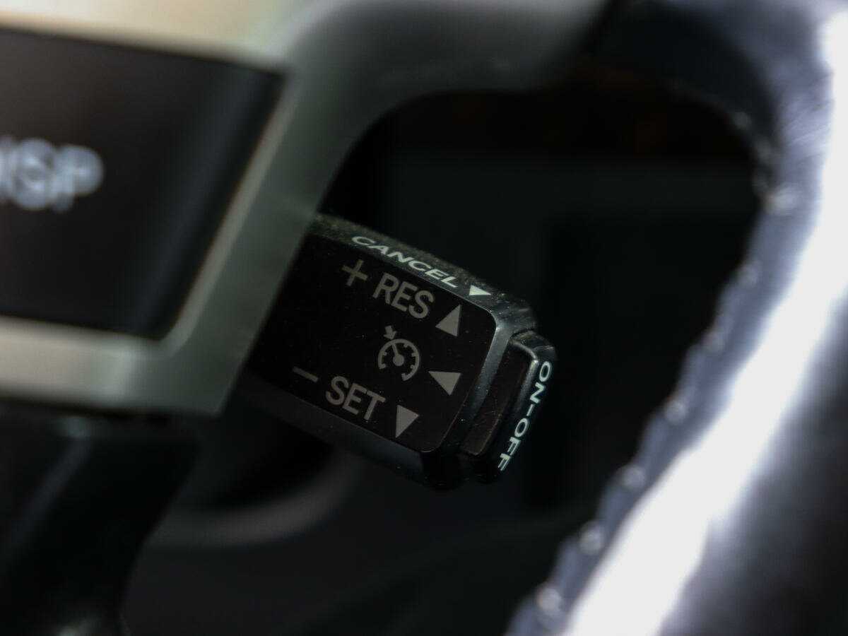 Купить Toyota Land Cruiser, 2012, 330 000 км, фото №24