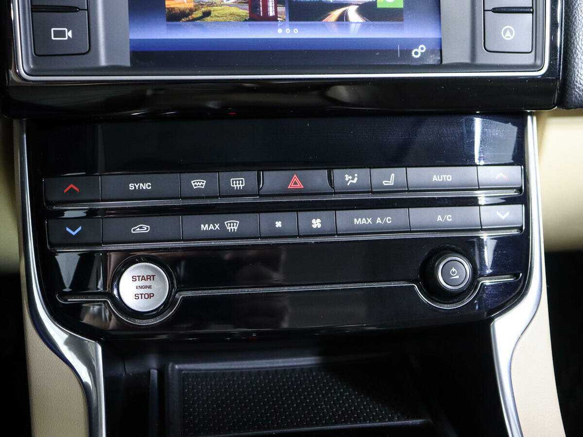 Купить Jaguar XE, 2016, 66 105 км, фото №23