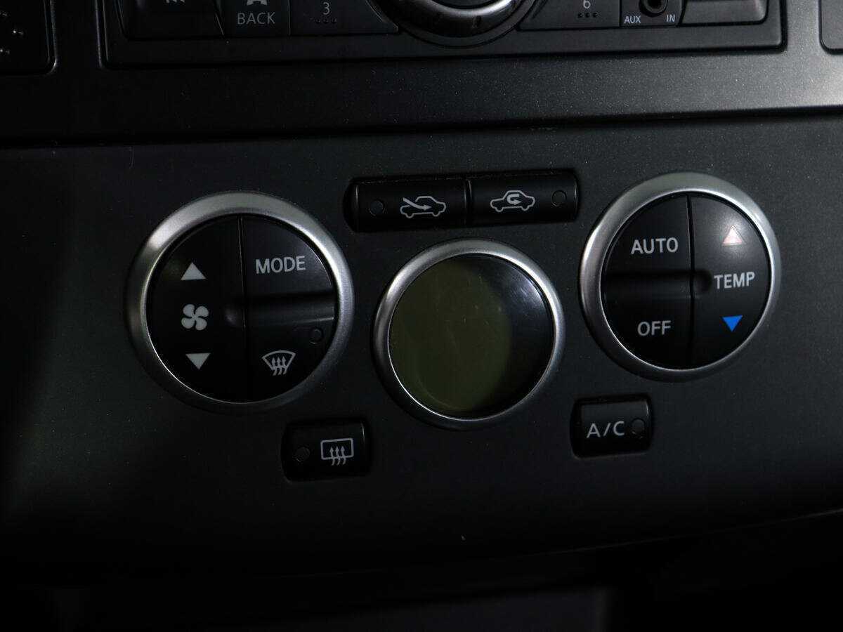 Купить Nissan Tiida, 2011, 97 000 км, фото №15