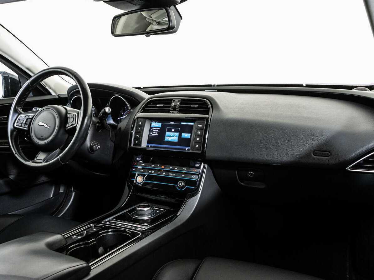 Купить Jaguar XE, 2017, 89 027 км, фото №9