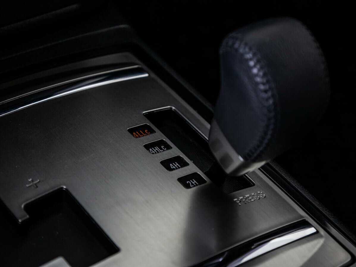 Купить Mitsubishi Pajero, 2017, 108 000 км, фото №15