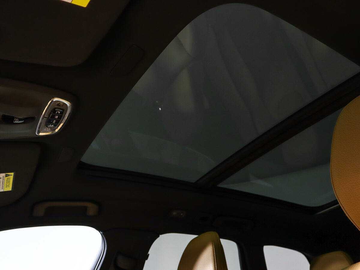 Купить Volvo XC60, 2020, 81 930 км, фото №17