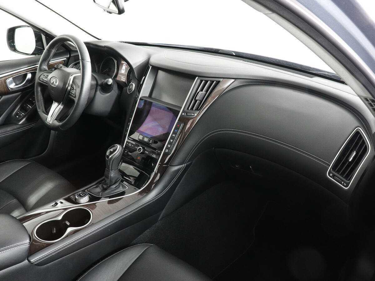Купить Infiniti Q50, 2017, 35 815 км, фото №10