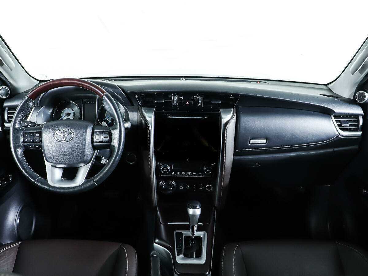 Купить Toyota Fortuner, 2018, 146 923 км, фото №9