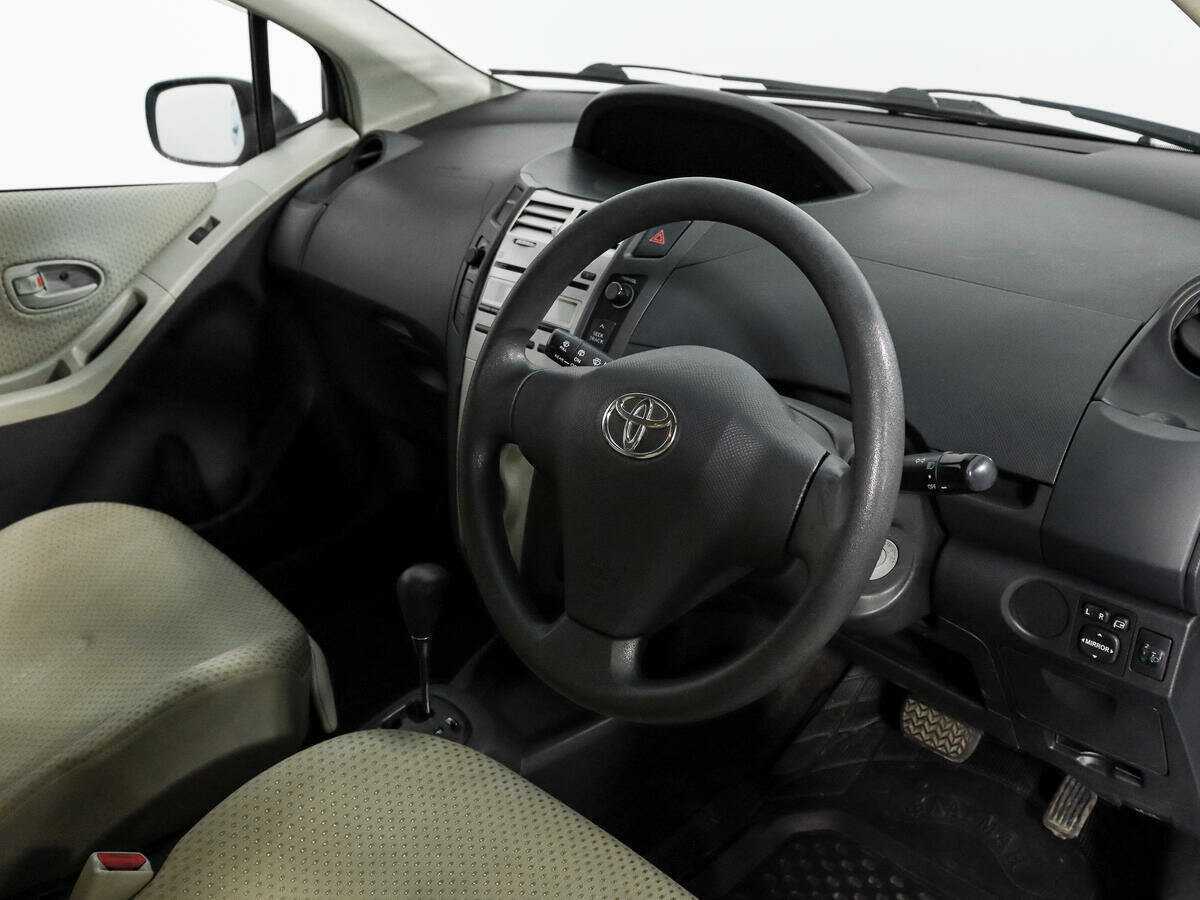Купить Toyota Vitz, 2005, 205 617 км, фото №9