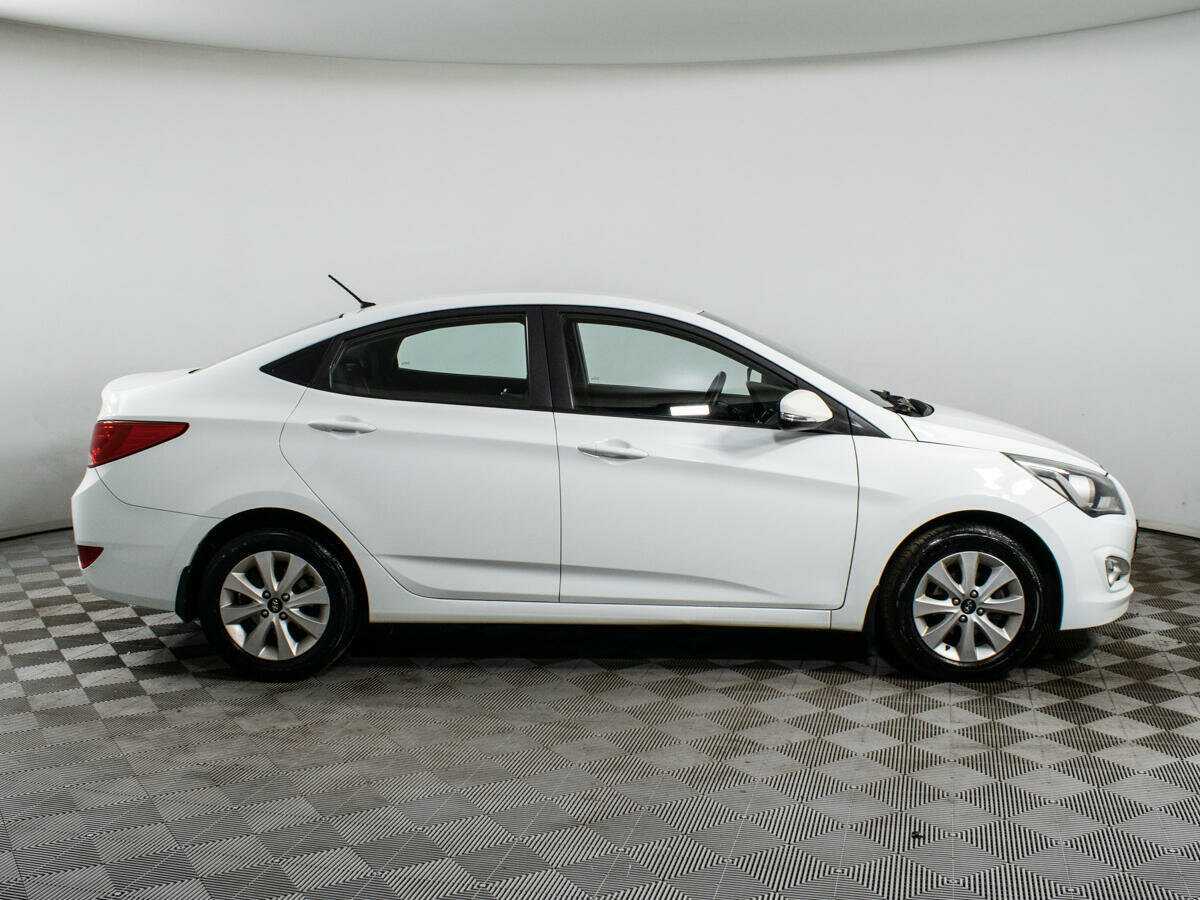 Купить Hyundai Solaris, 2016, 76 800 км, фото №4