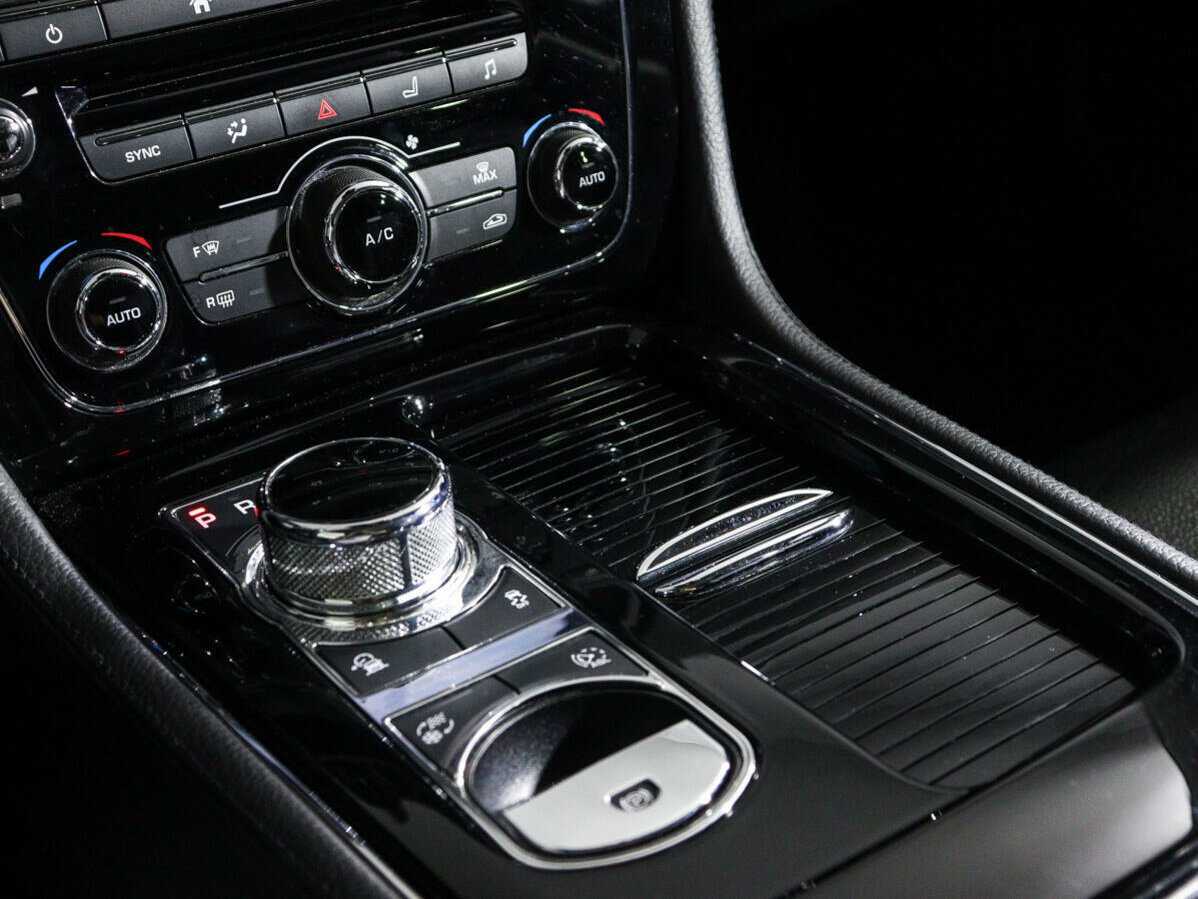 Купить Jaguar XJ SWB, 2018, 60 618 км, фото №21
