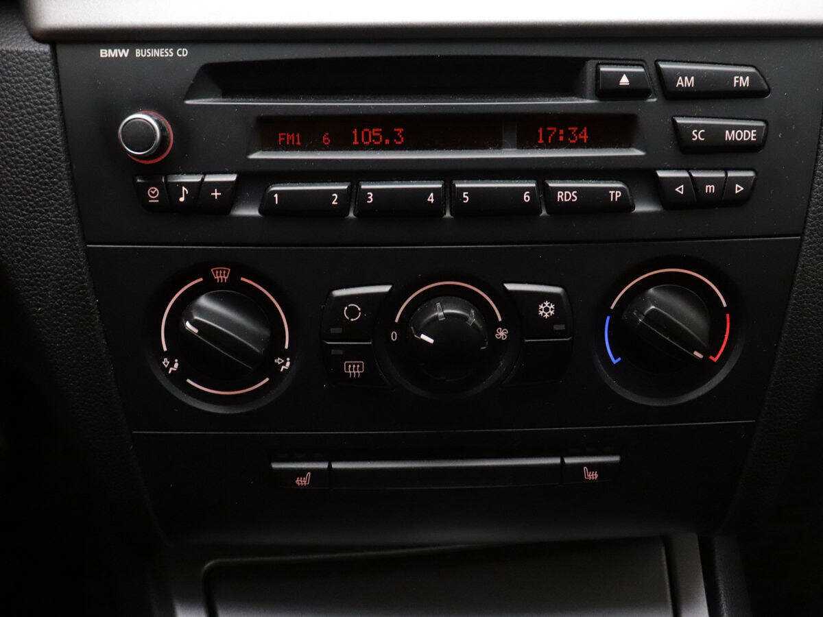 Купить BMW 1 серии 116i, 2011, 184 290 км, фото №12