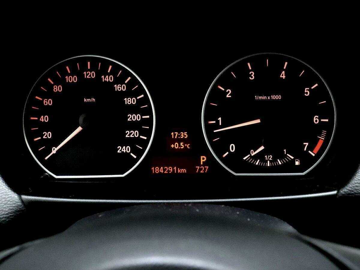 Купить BMW 1 серии 116i, 2011, 184 290 км, фото №13