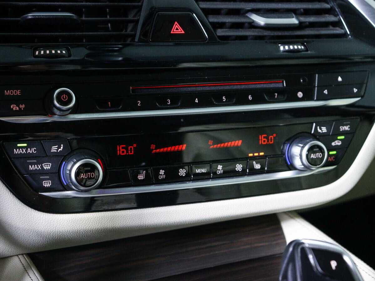 Купить BMW 5 серии 520d xDrive, 2019, 82 981 км, фото №13