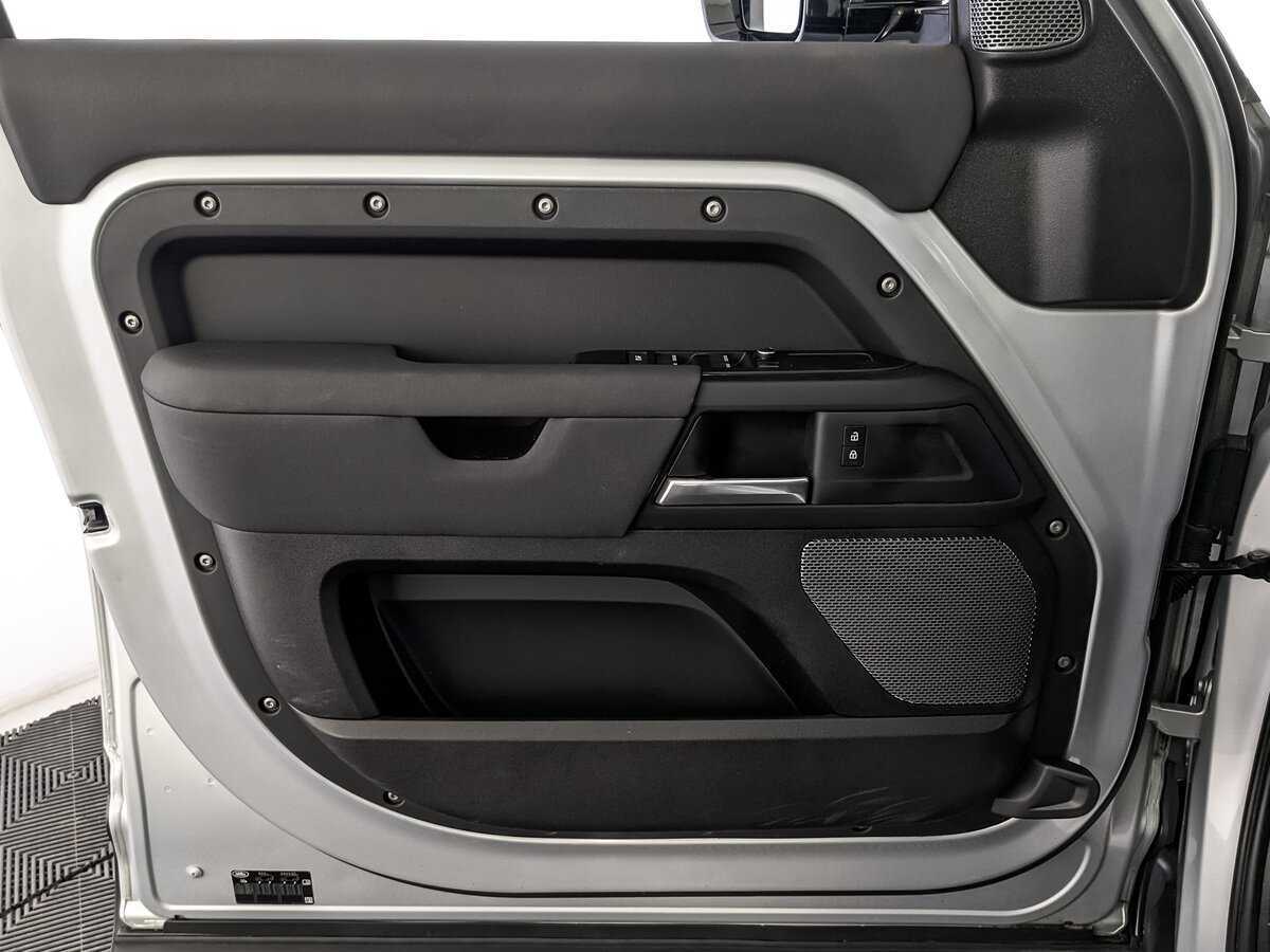 Купить Land Rover Defender 110, 2021, 66 030 км, фото №15