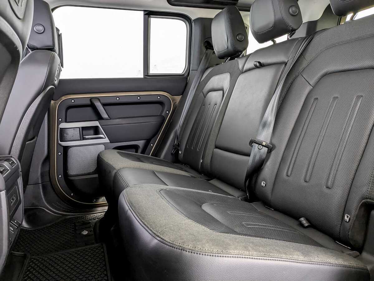 Купить Land Rover Defender 110, 2021, 68 830 км, фото №10
