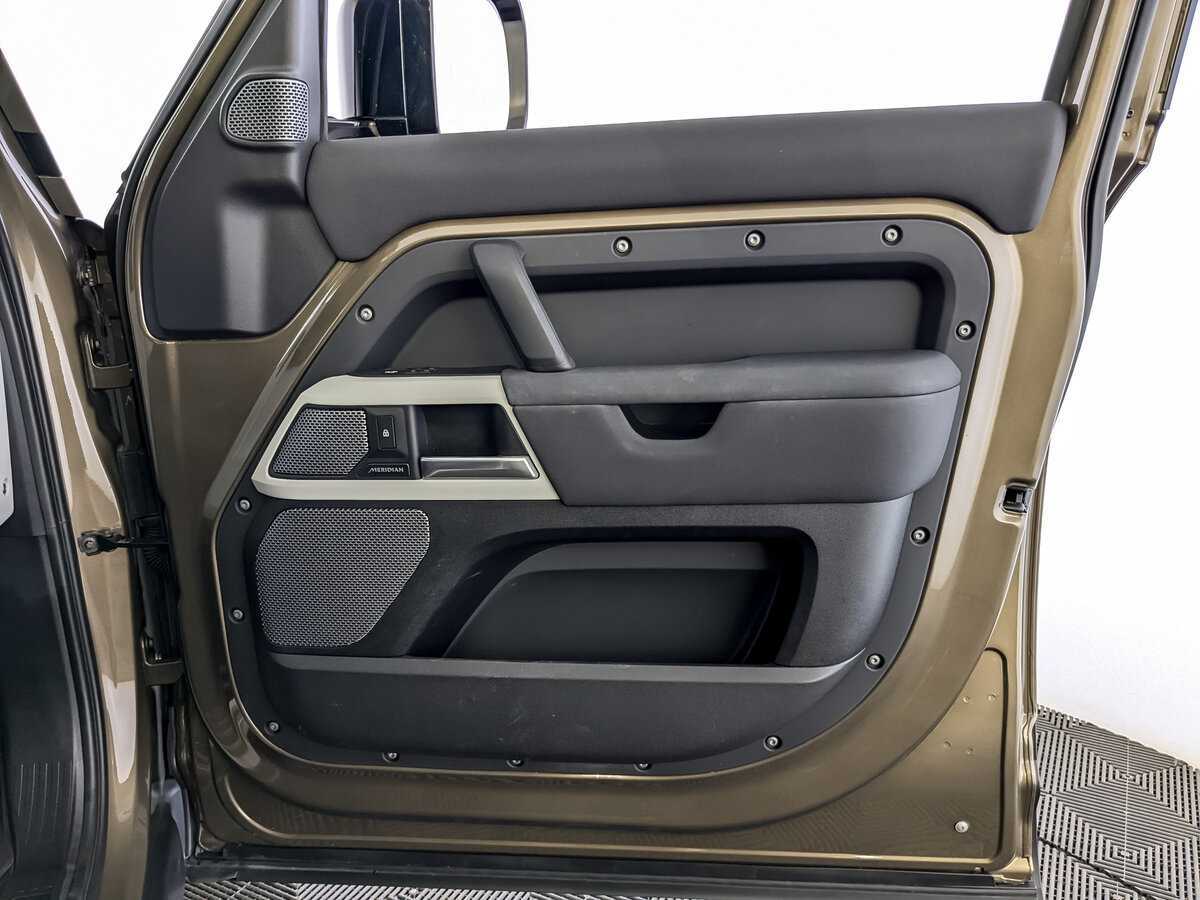 Купить Land Rover Defender 110, 2021, 68 830 км, фото №21