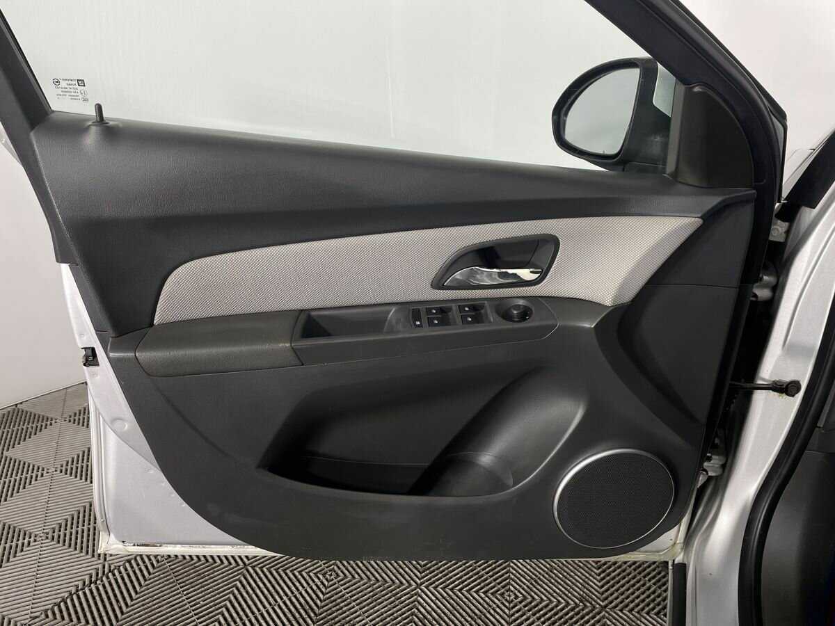 Купить Chevrolet Cruze, 2010, 250 862 км, фото №8