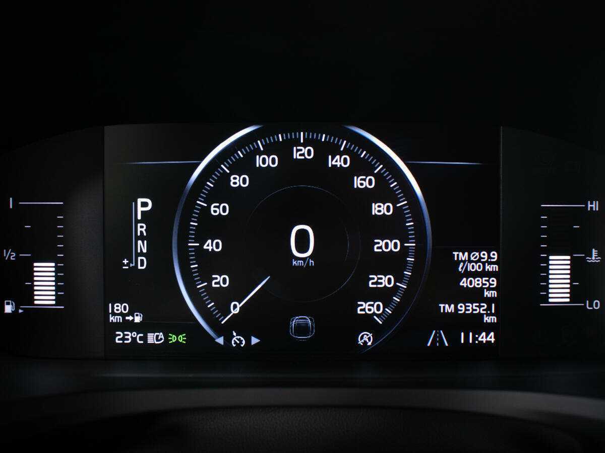 Купить Volvo V60 Cross Country, 2019, 40 533 км, фото №12