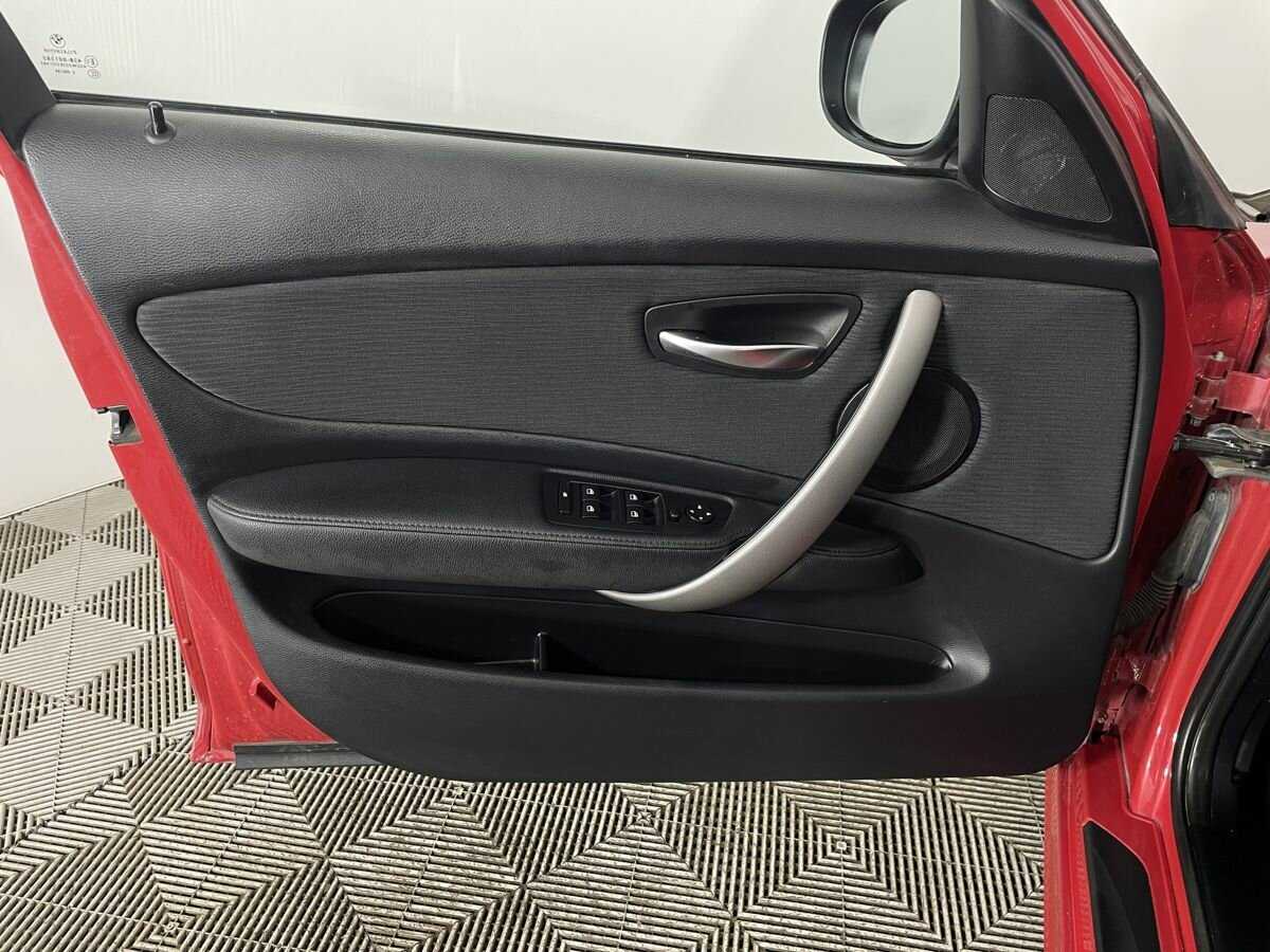 Купить BMW 1 серии 116i, 2010, 204 938 км, фото №7