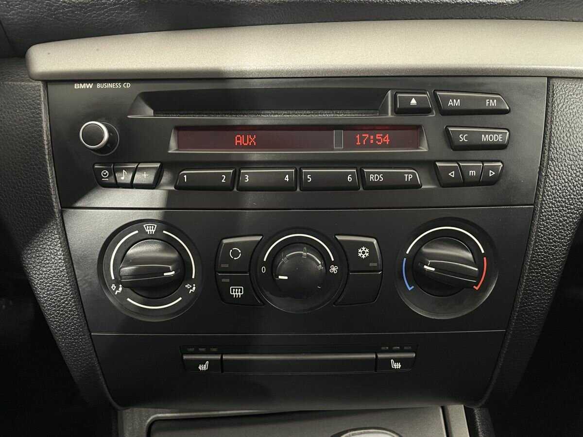 Купить BMW 1 серии 116i, 2010, 204 938 км, фото №11