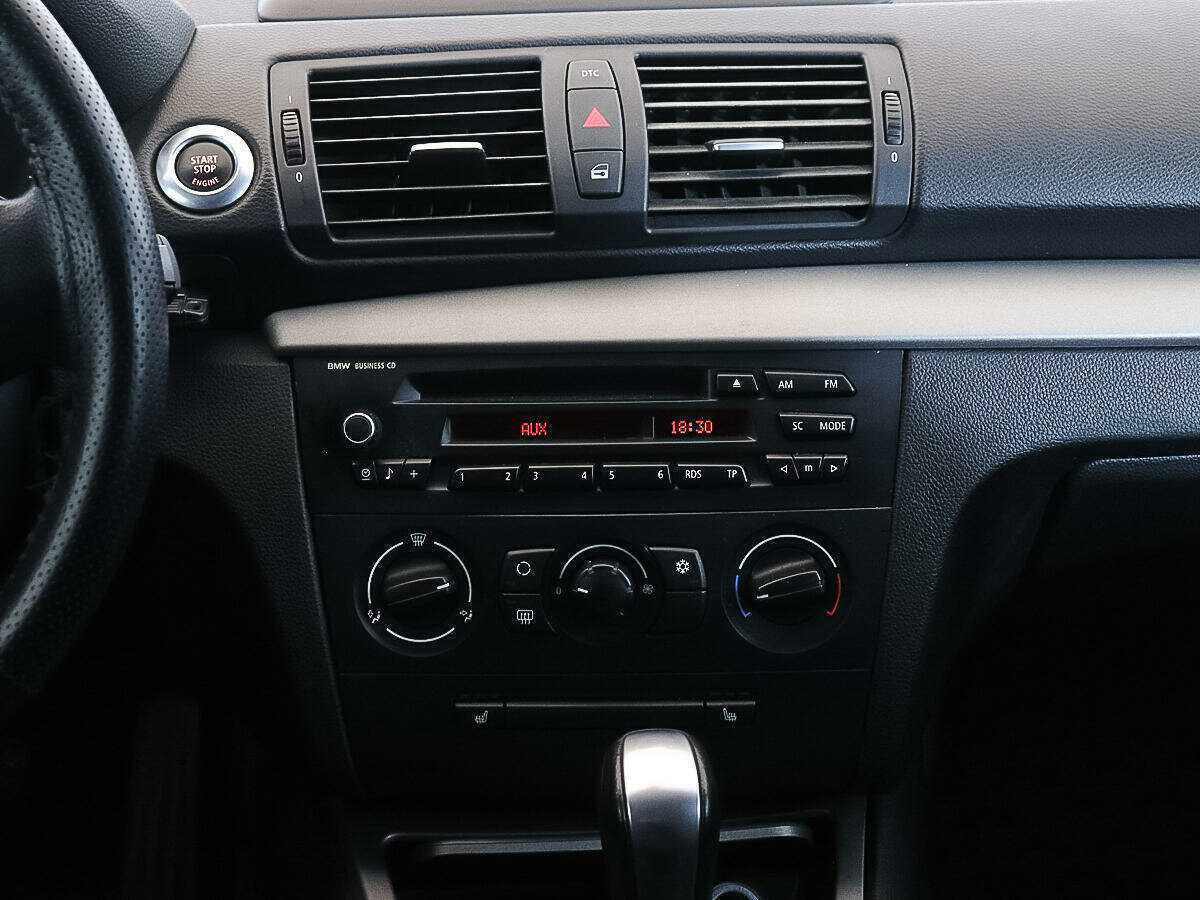 Купить BMW 1 серии 116i, 2010, 141 476 км, фото №12