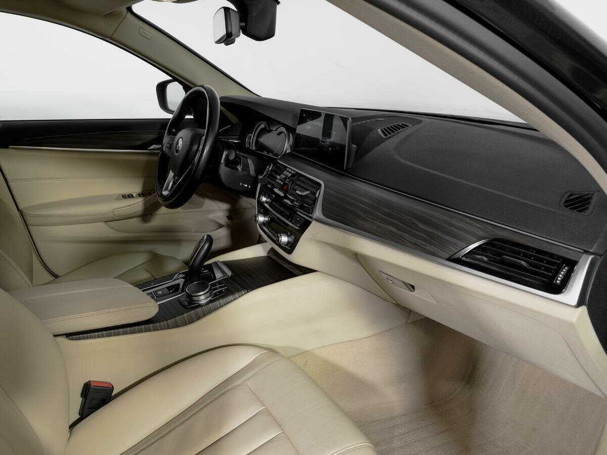 Купить BMW 5 серии 530i xDrive, 2017, 110 000 км, фото №8