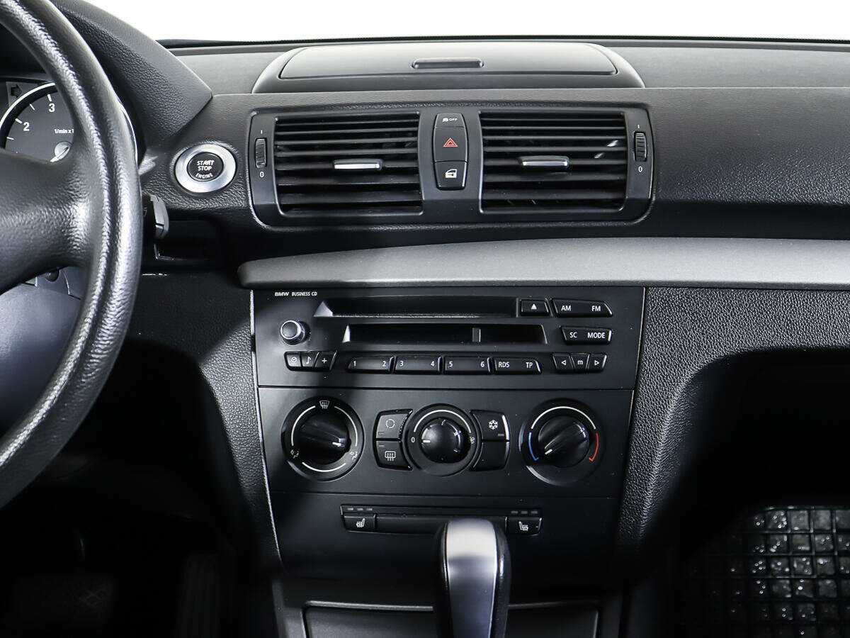 Купить BMW 1 серии 116i, 2011, 156 161 км, фото №14