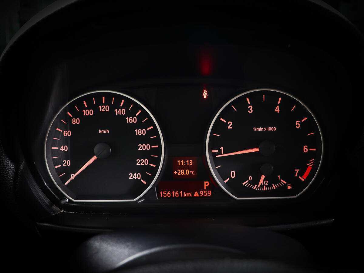 Купить BMW 1 серии 116i, 2011, 156 161 км, фото №17