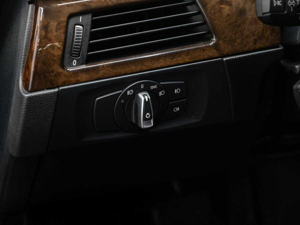 Купить BMW 3 серии 320i, 2009, 260 643 км, фото №17