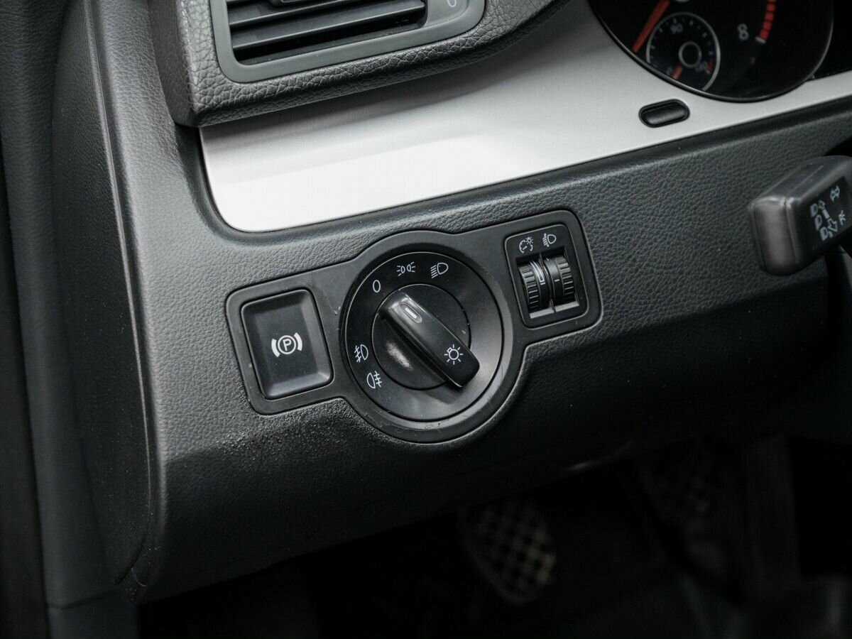 Купить Volkswagen Passat, 2010, 316 610 км, фото №15