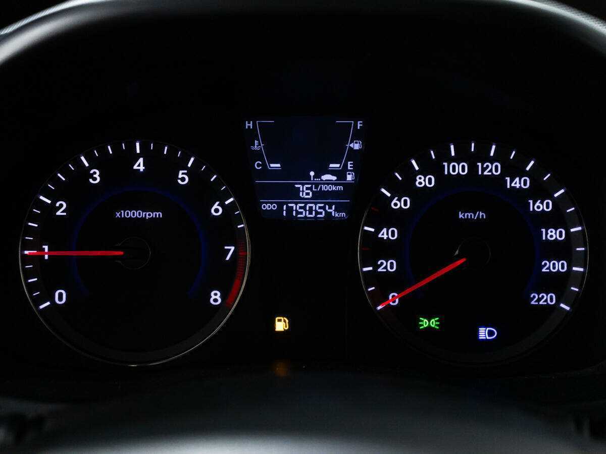 Купить Hyundai Solaris, 2011, 175 048 км, фото №12