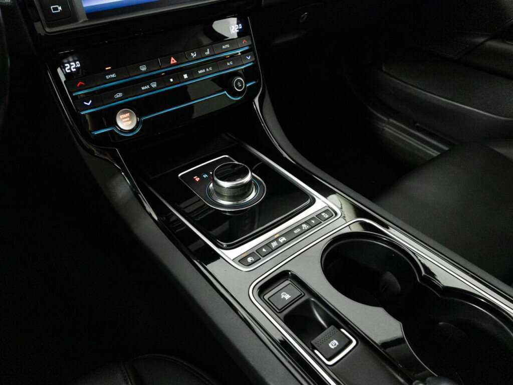 Купить Jaguar XE, 2017, 90 423 км, фото №16