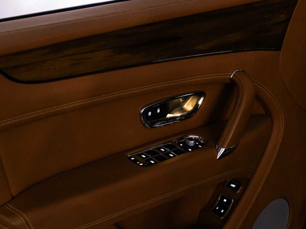 Купить Bentley Bentayga, 2019, 55 260 км, фото №32